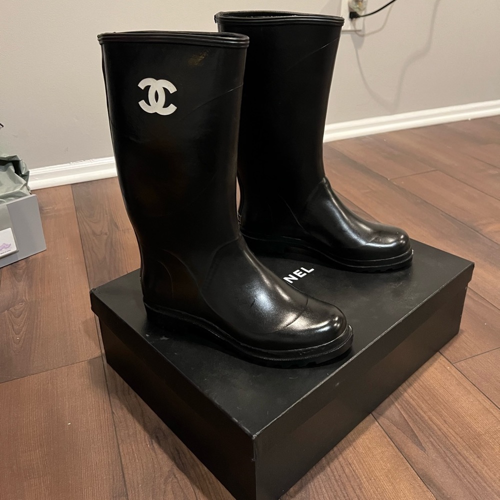 VINTAGE 1998 CHANEL RAINBOOTS